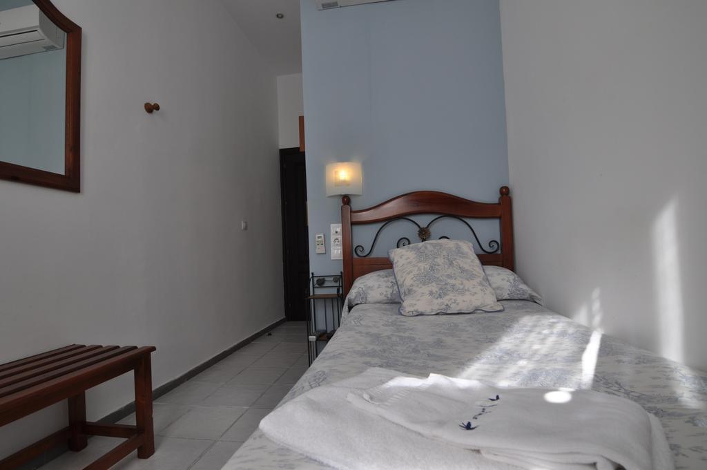 Hostal Azahar Kordoba Bagian luar foto