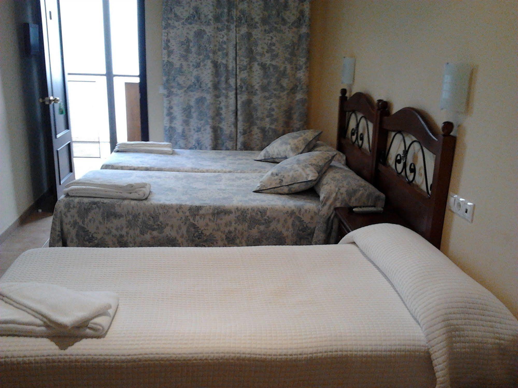 Hostal Azahar Kordoba Bagian luar foto