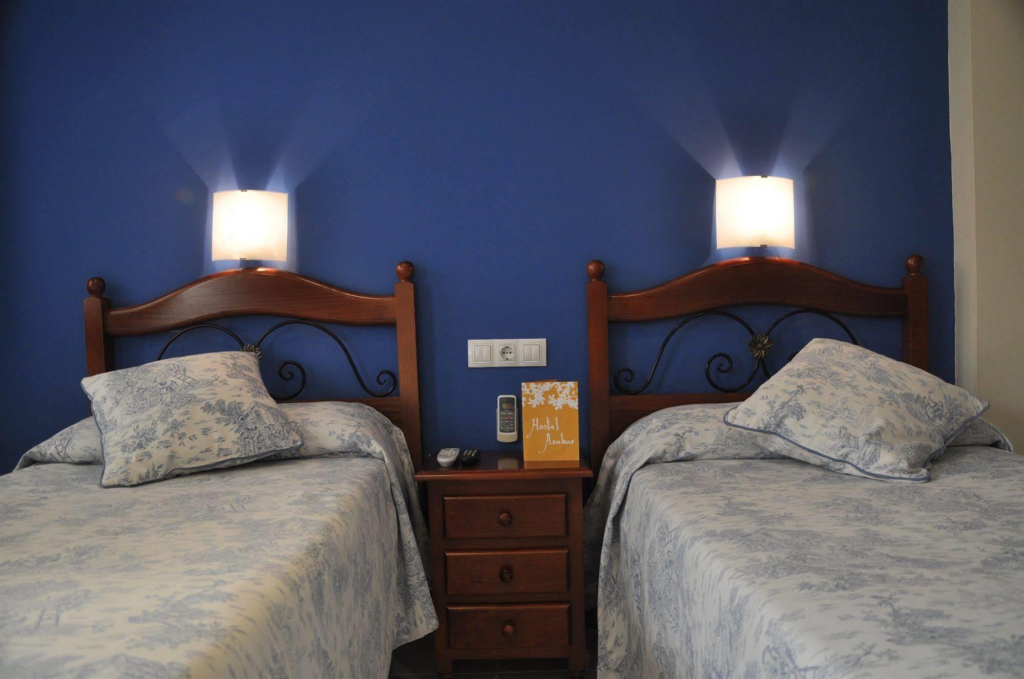 Hostal Azahar Kordoba Bagian luar foto