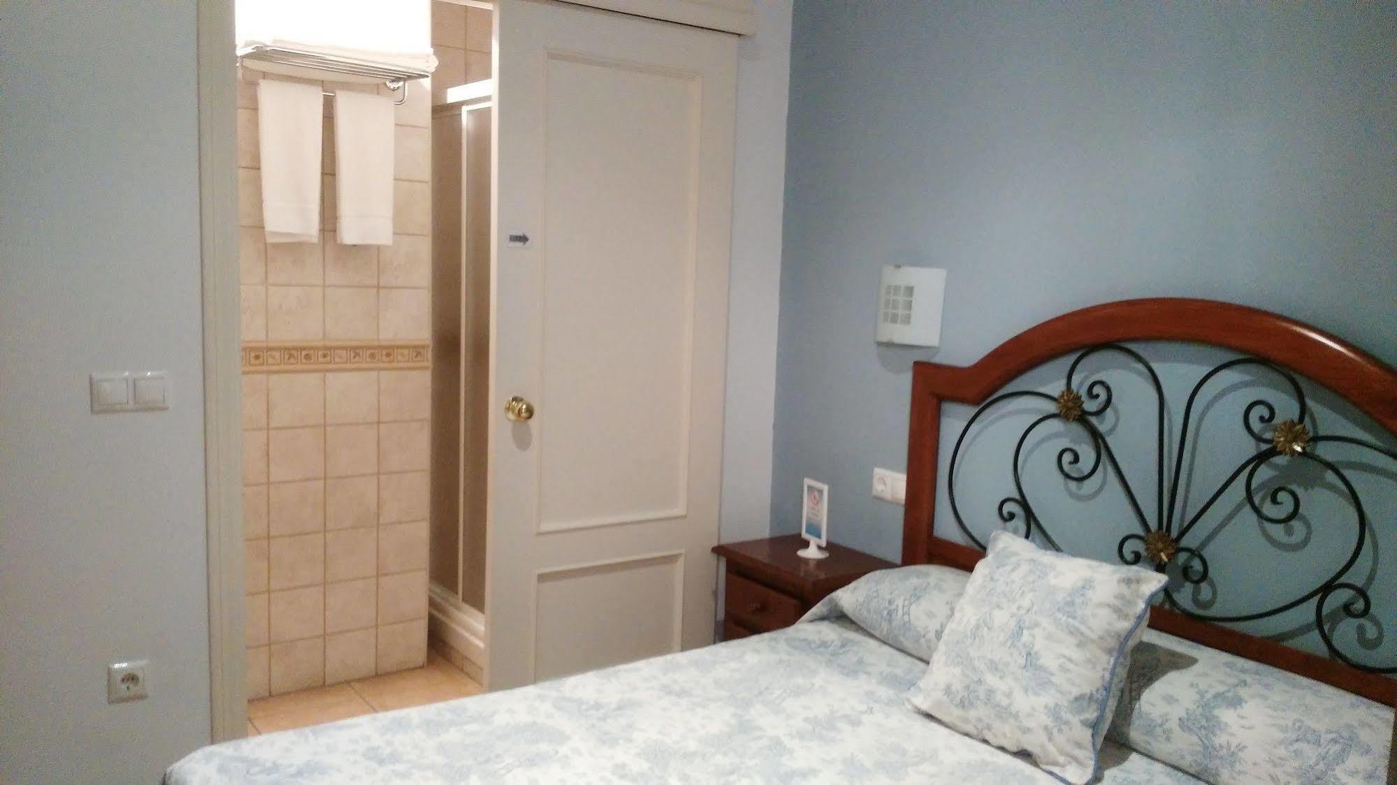Hostal Azahar Kordoba Bagian luar foto