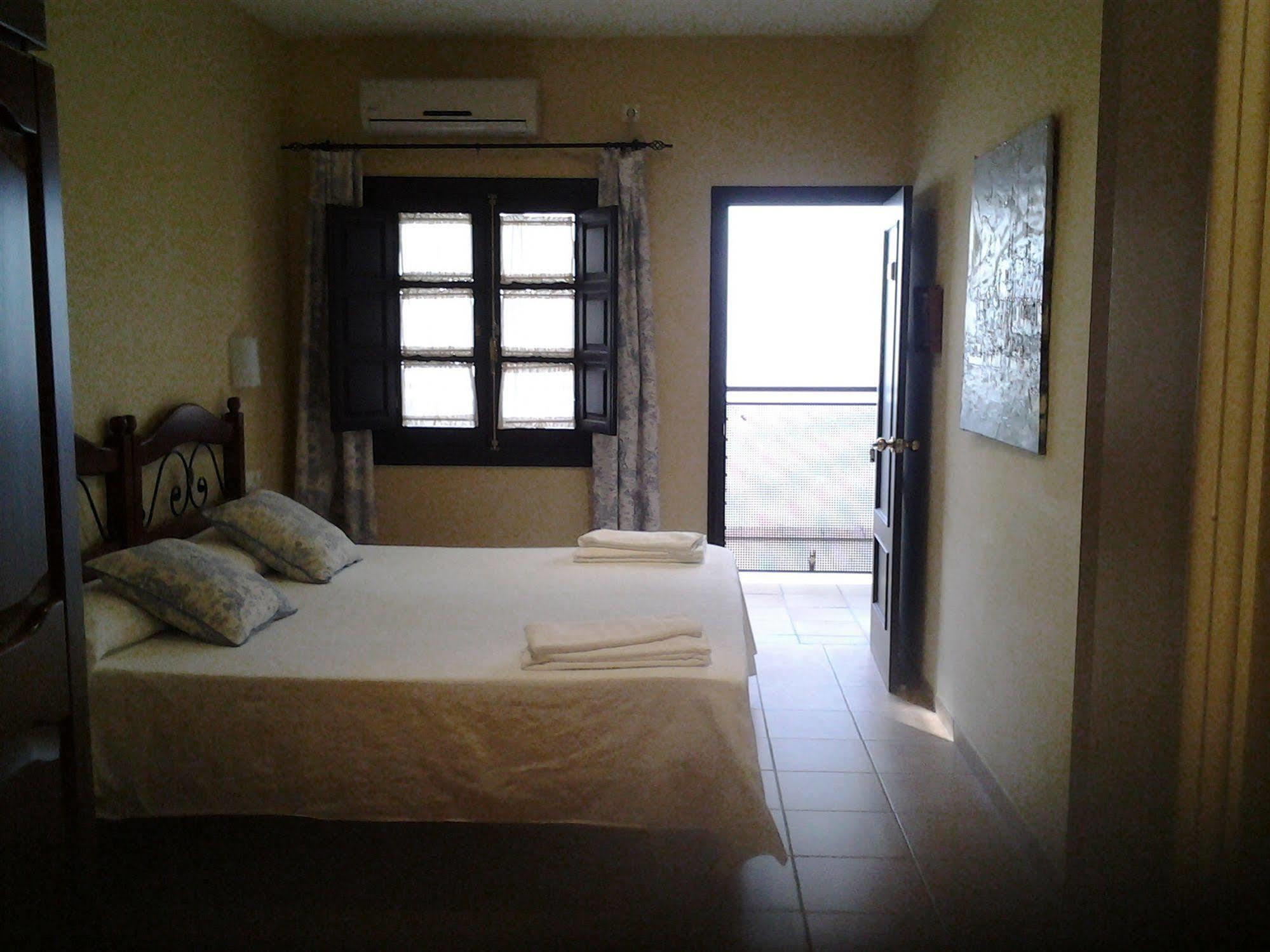 Hostal Azahar Kordoba Bagian luar foto