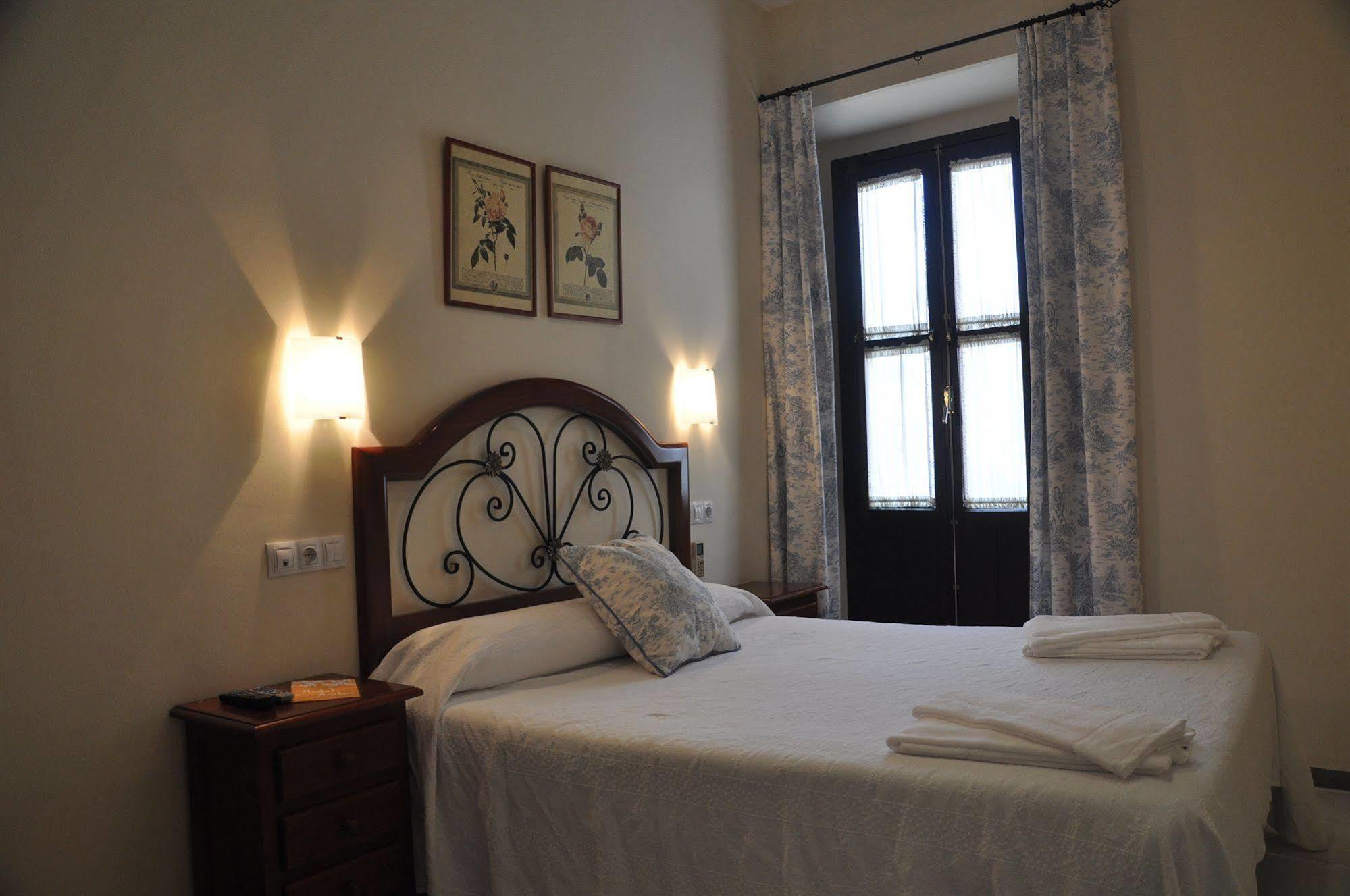 Hostal Azahar Kordoba Bagian luar foto