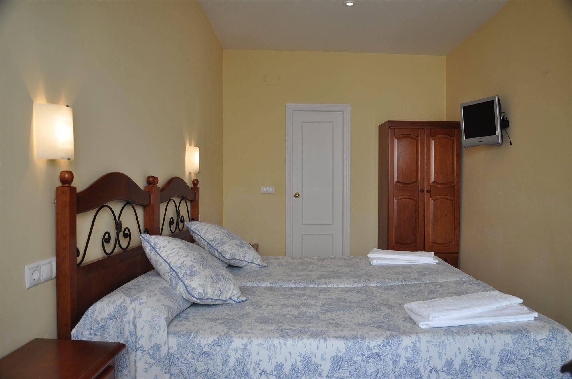 Hostal Azahar Kordoba Bagian luar foto