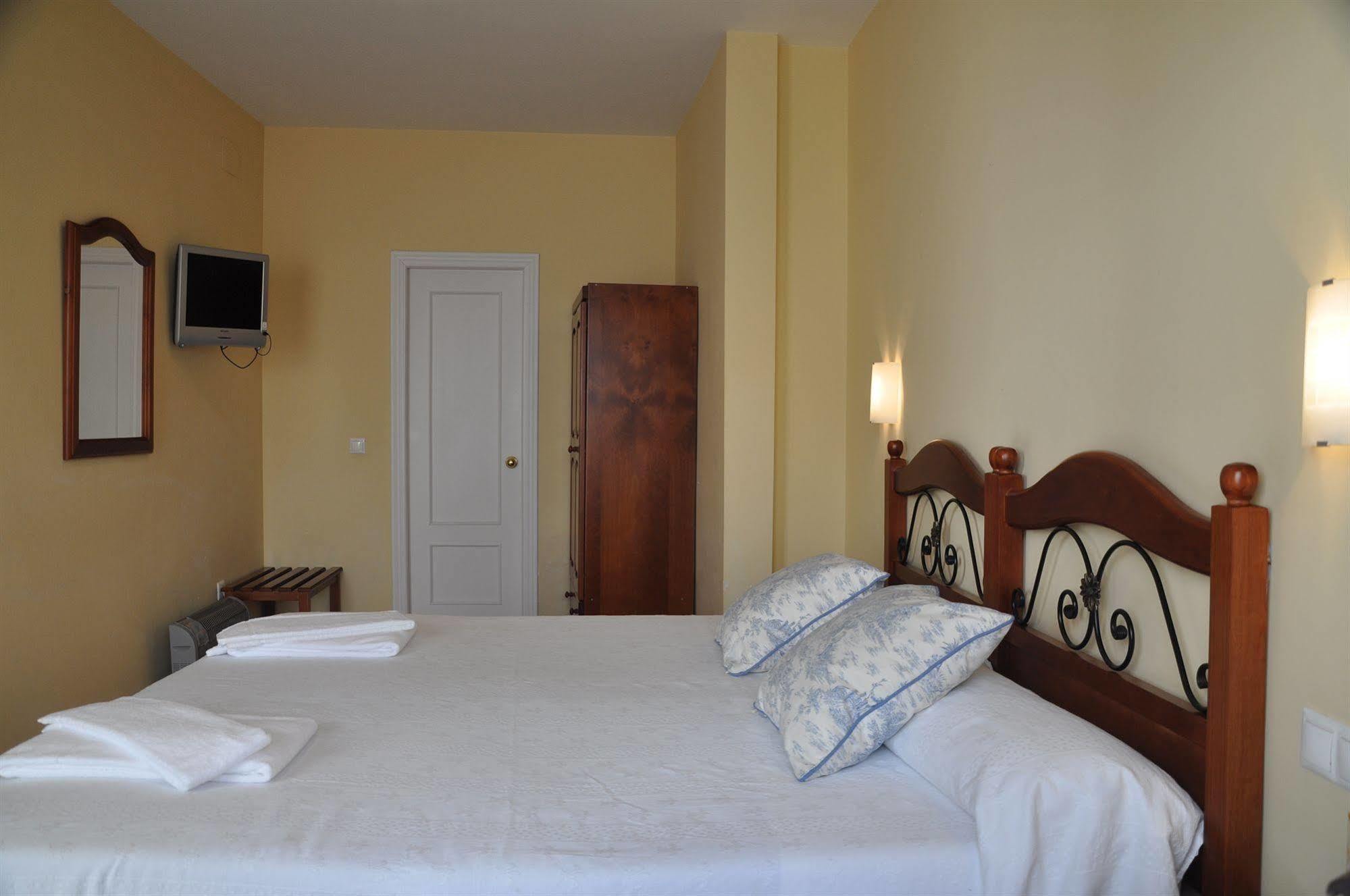 Hostal Azahar Kordoba Bagian luar foto