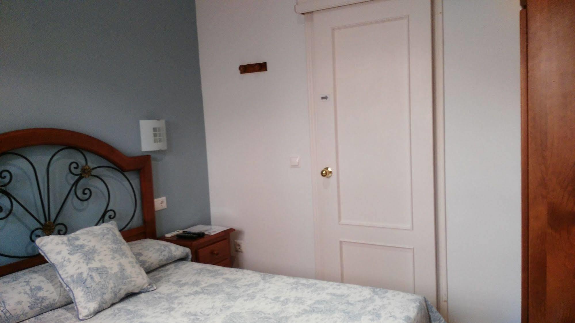 Hostal Azahar Kordoba Bagian luar foto